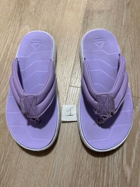 Reebok Women's Lavender Padded Foam Flip Flops